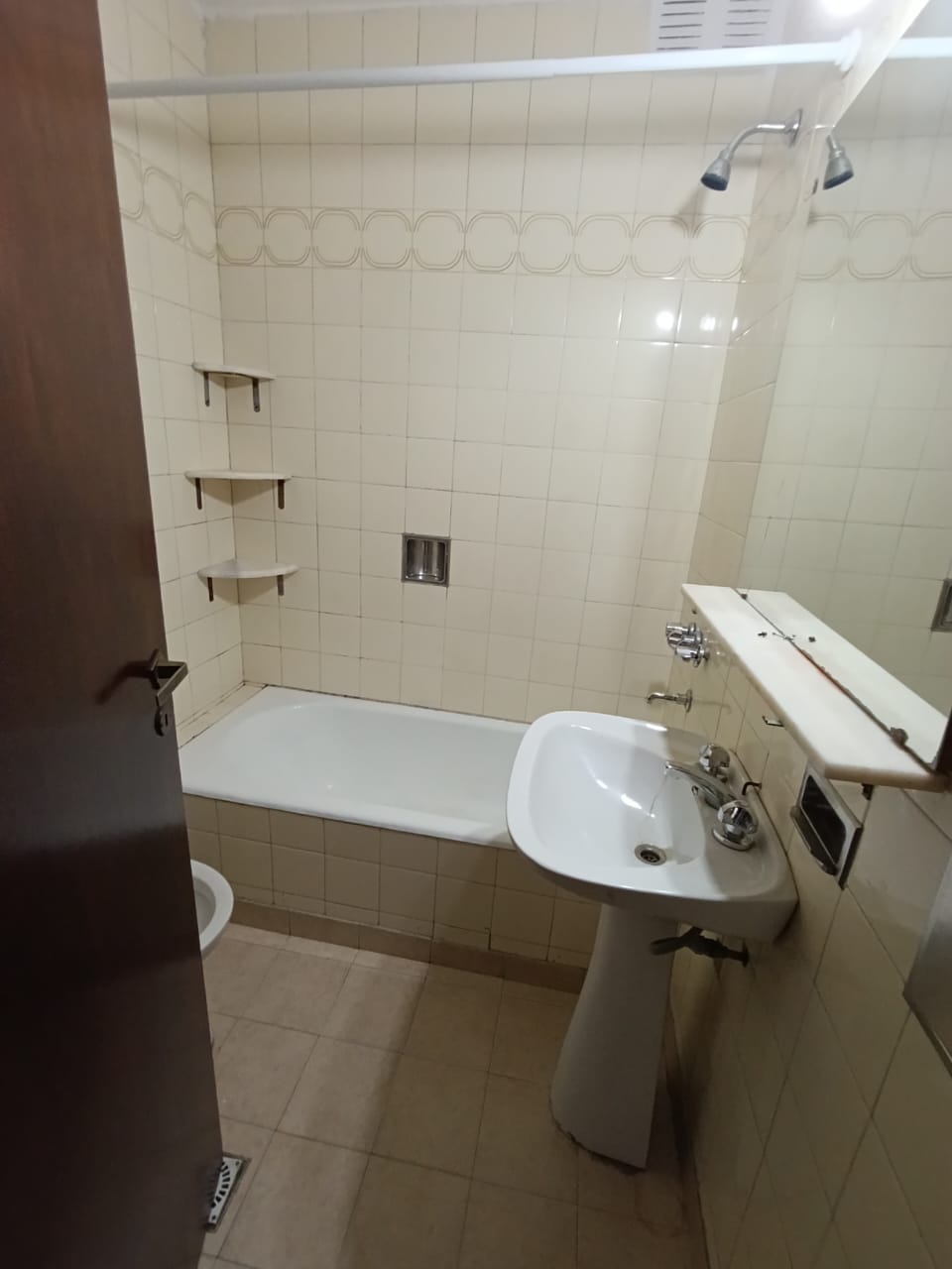 B CENTRO  27 DE ABRIL 200  DEPTO EN VENTA  2 DORM  APTO BANCOR