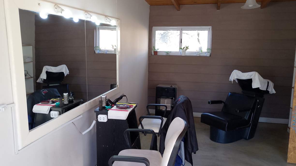 NEGOCIO DE BELLEZA LLAVE EN MANO EN SANTA MÓNICA: PELUQUERÍA EN FUNCIONAMIENTO