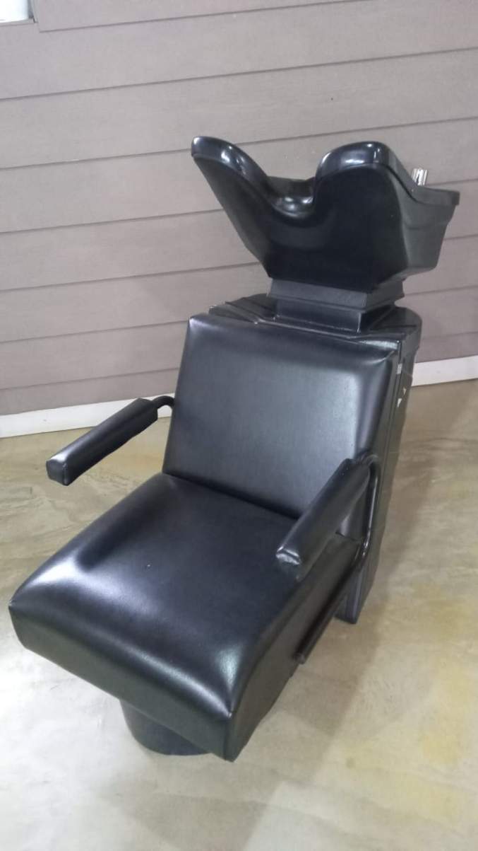 NEGOCIO DE BELLEZA LLAVE EN MANO EN SANTA MÓNICA: PELUQUERÍA EN FUNCIONAMIENTO