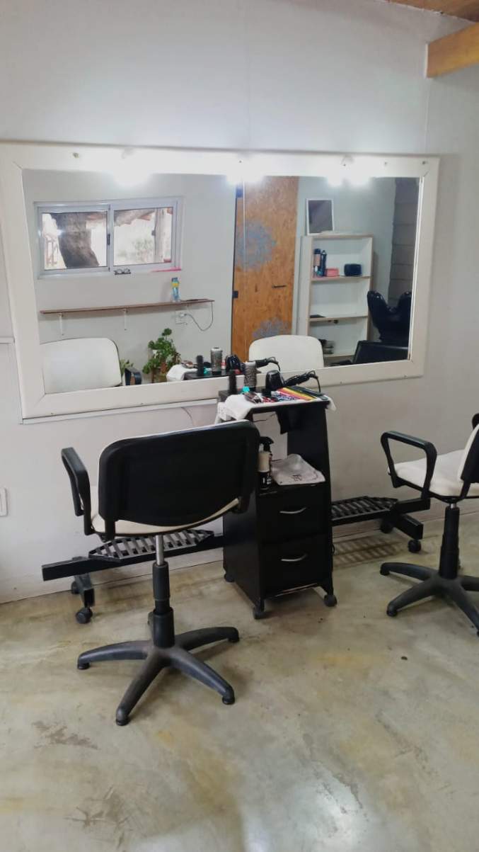 NEGOCIO DE BELLEZA LLAVE EN MANO EN SANTA MÓNICA: PELUQUERÍA EN FUNCIONAMIENTO