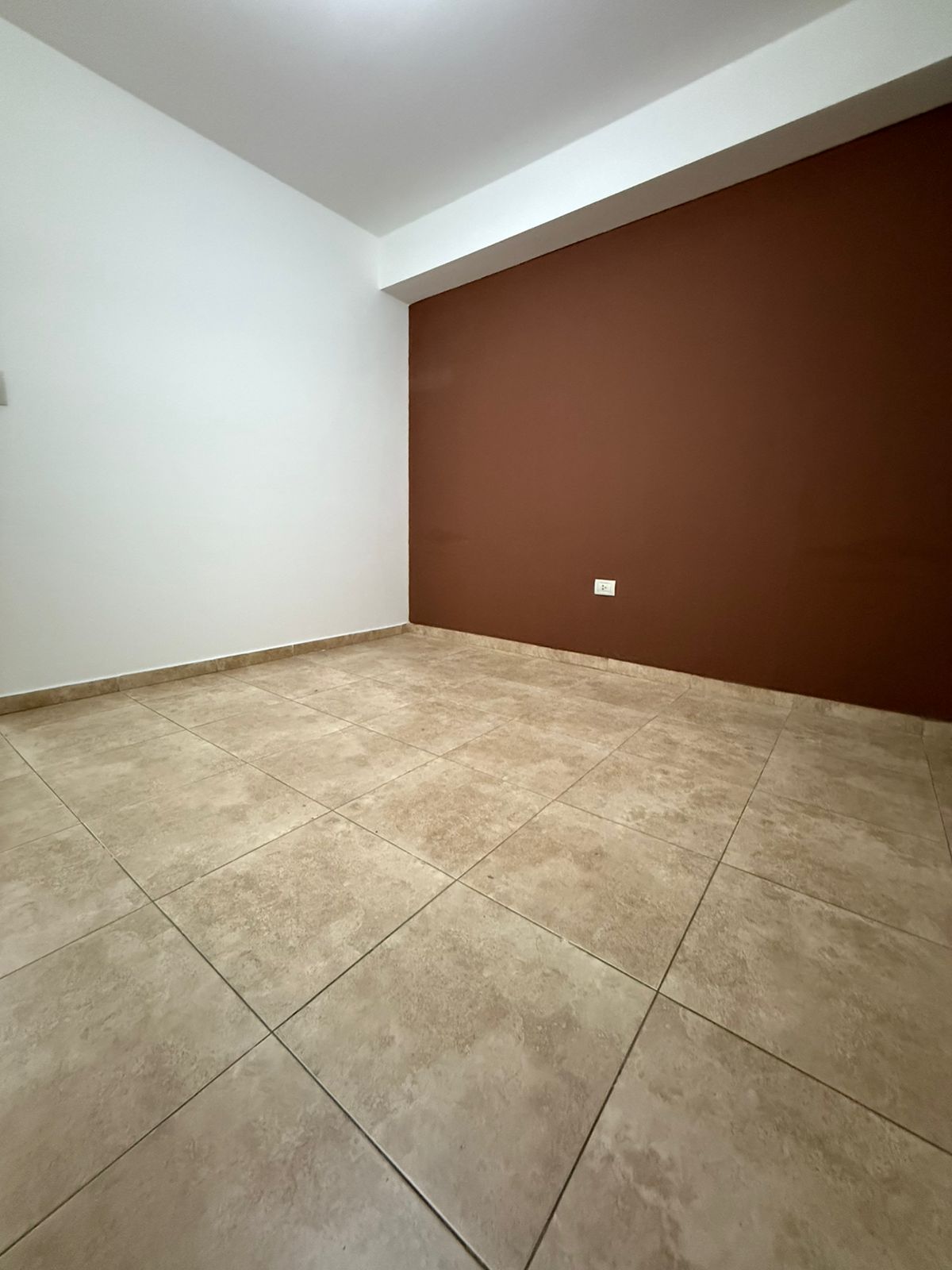 Excelente Ubicación - Amplio Balcón - Muy Bonito!!