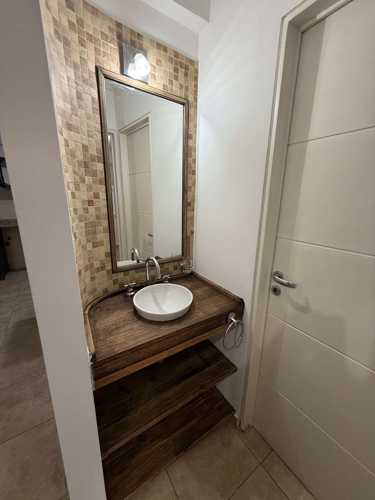 Excelente Ubicación - Amplio Balcón - Muy Bonito!!