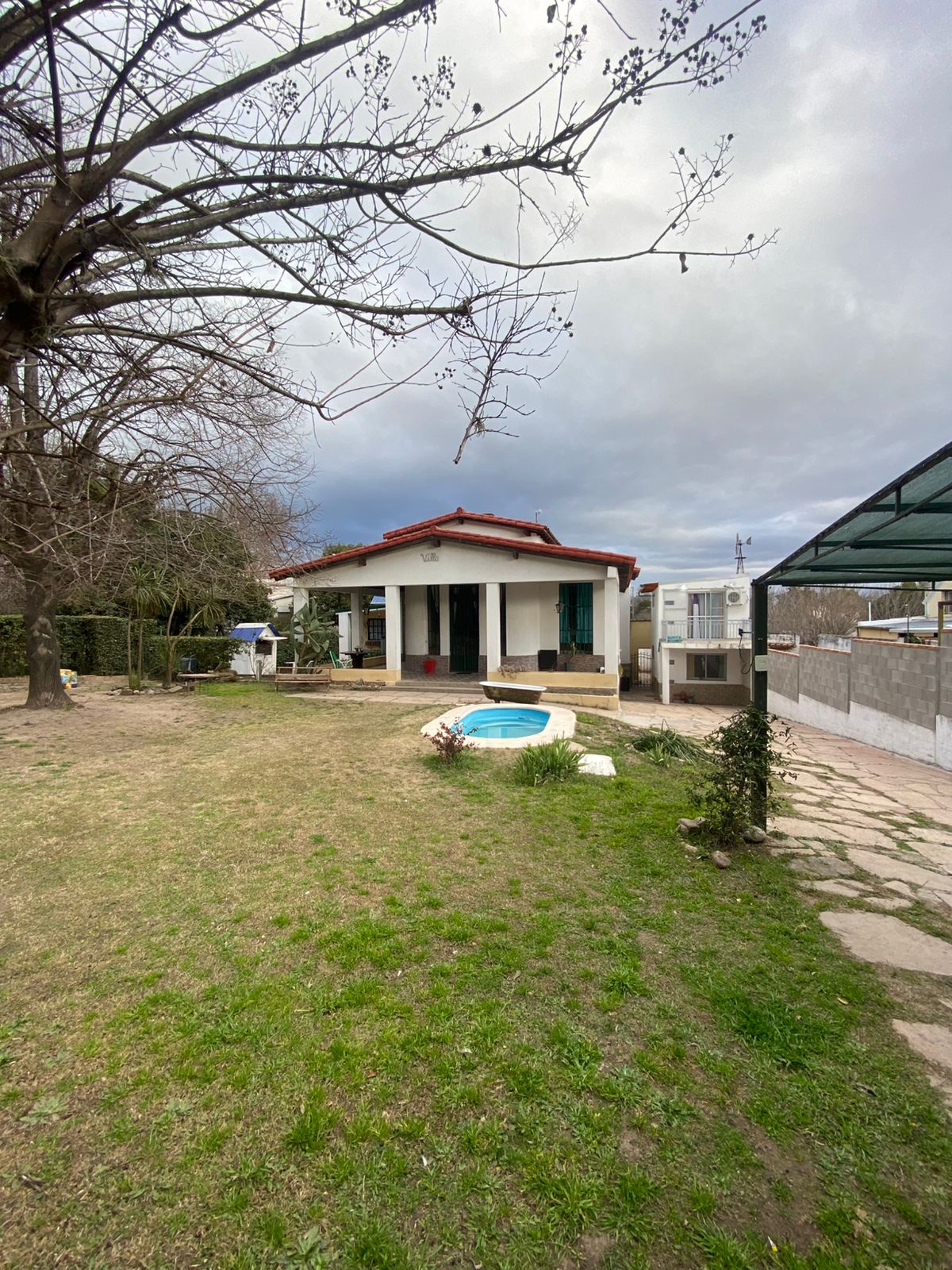 OPORTUNIDAD DE INVERSIÓN Y EMPRENDIMIENTO, CASONA  2 UNIDADES HABITACIONALES CON TODOS LOS SERVICIOS EN PLENO CENTRO DE HUERTA GANDE, PROVINCIA DE CÓR