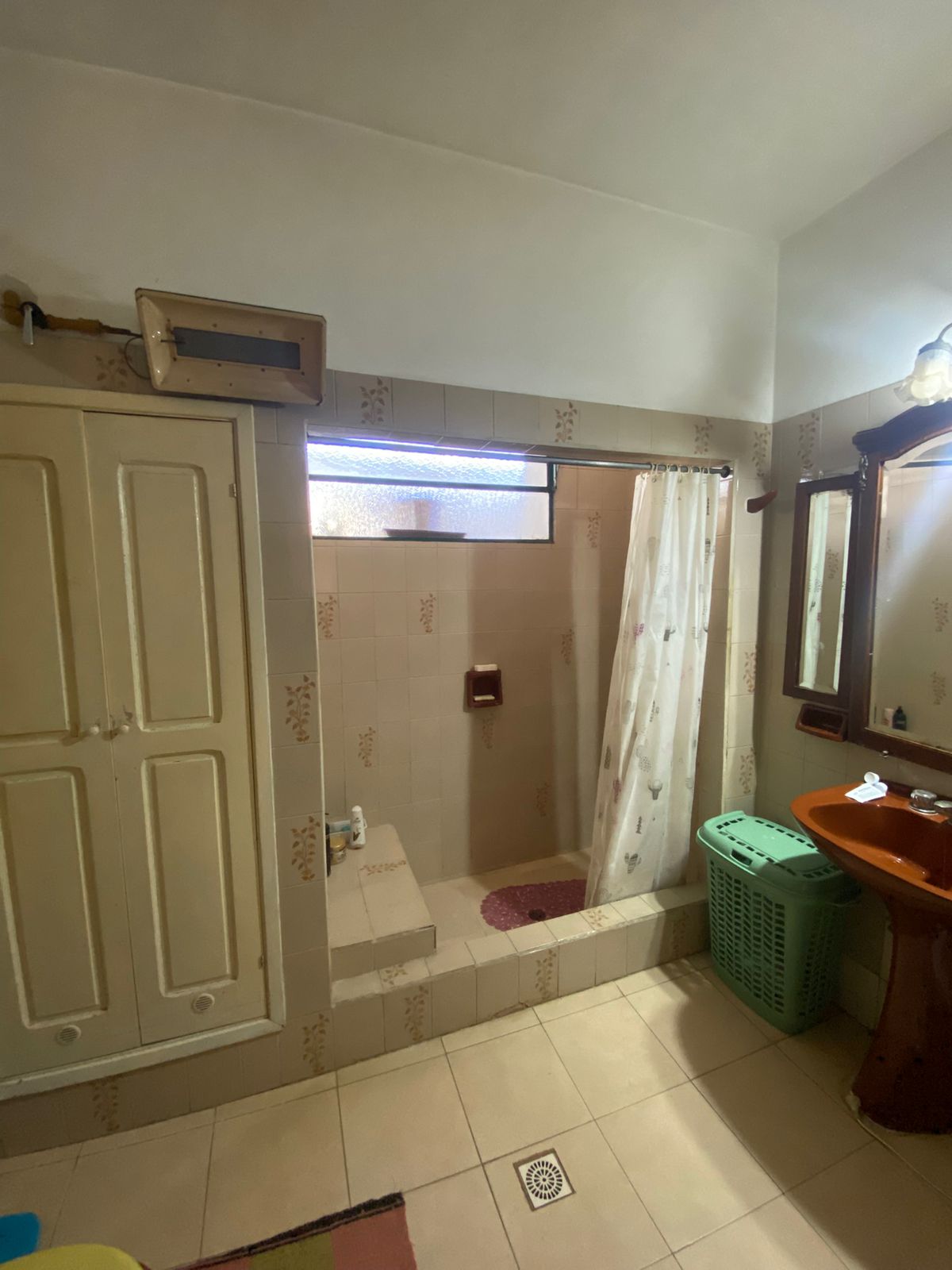 OPORTUNIDAD DE INVERSIÓN Y EMPRENDIMIENTO, CASONA  2 UNIDADES HABITACIONALES CON TODOS LOS SERVICIOS EN PLENO CENTRO DE HUERTA GANDE, PROVINCIA DE CÓR