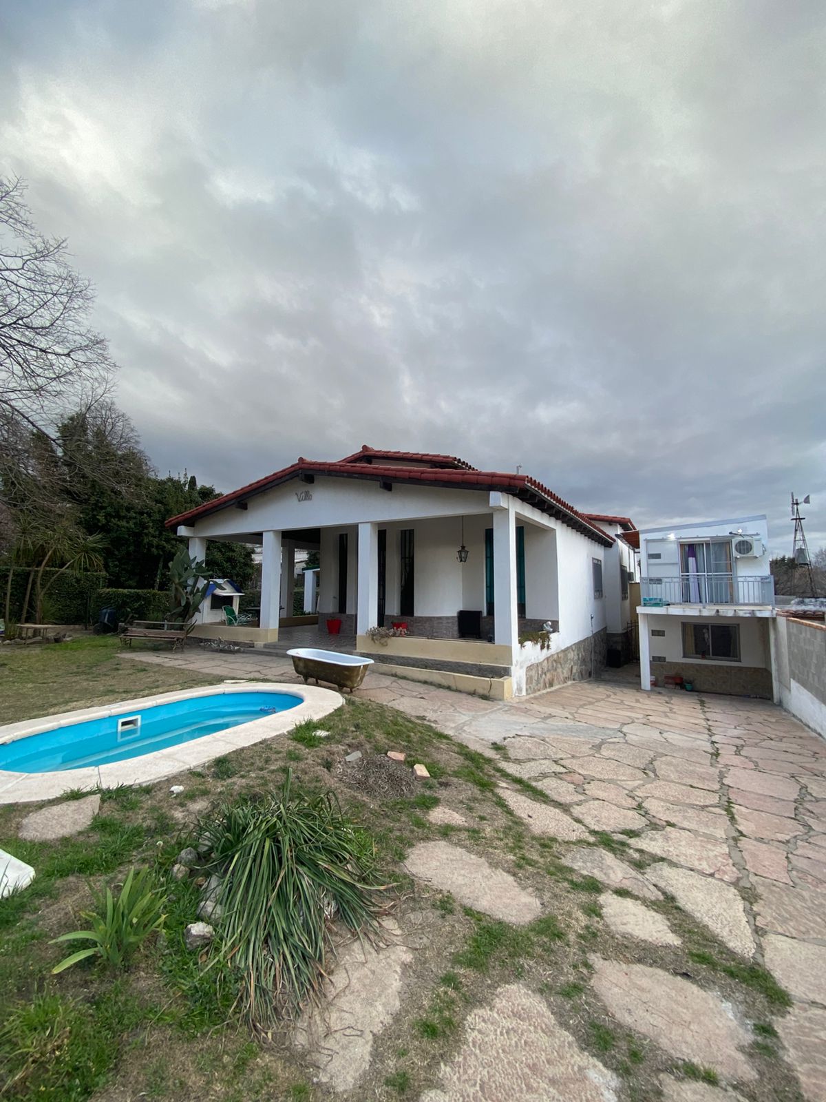 OPORTUNIDAD DE INVERSIÓN Y EMPRENDIMIENTO, CASONA  2 UNIDADES HABITACIONALES CON TODOS LOS SERVICIOS EN PLENO CENTRO DE HUERTA GANDE, PROVINCIA DE CÓR