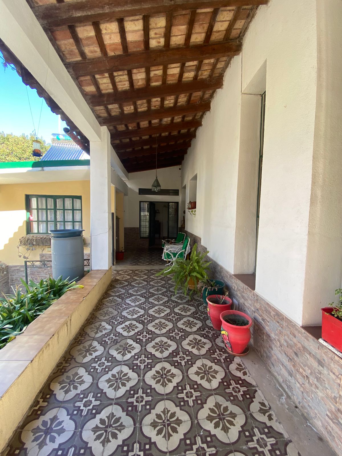 OPORTUNIDAD DE INVERSIÓN Y EMPRENDIMIENTO, CASONA  2 UNIDADES HABITACIONALES CON TODOS LOS SERVICIOS EN PLENO CENTRO DE HUERTA GANDE, PROVINCIA DE CÓR