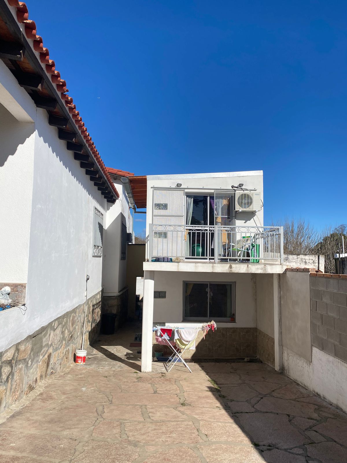 OPORTUNIDAD DE INVERSIÓN Y EMPRENDIMIENTO, CASONA  2 UNIDADES HABITACIONALES CON TODOS LOS SERVICIOS EN PLENO CENTRO DE HUERTA GANDE, PROVINCIA DE CÓR