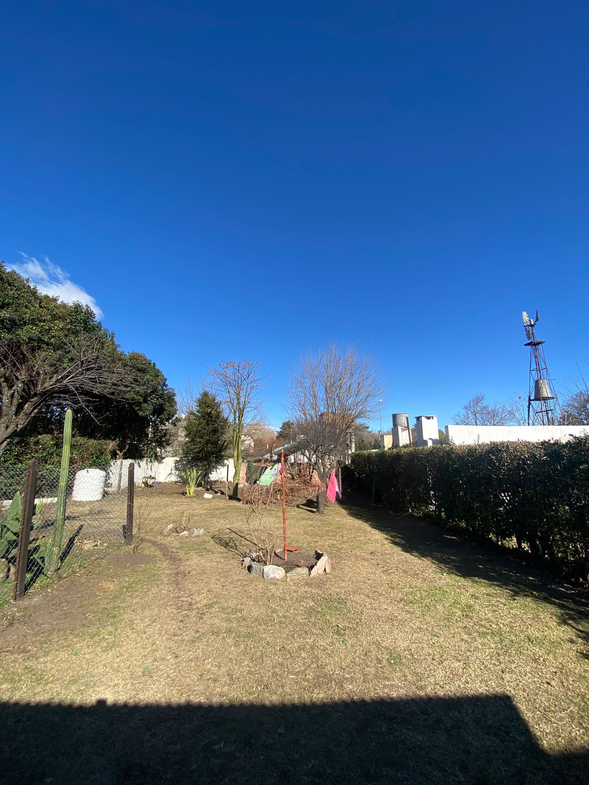 OPORTUNIDAD DE INVERSIÓN Y EMPRENDIMIENTO, CASONA  2 UNIDADES HABITACIONALES CON TODOS LOS SERVICIOS EN PLENO CENTRO DE HUERTA GANDE, PROVINCIA DE CÓR