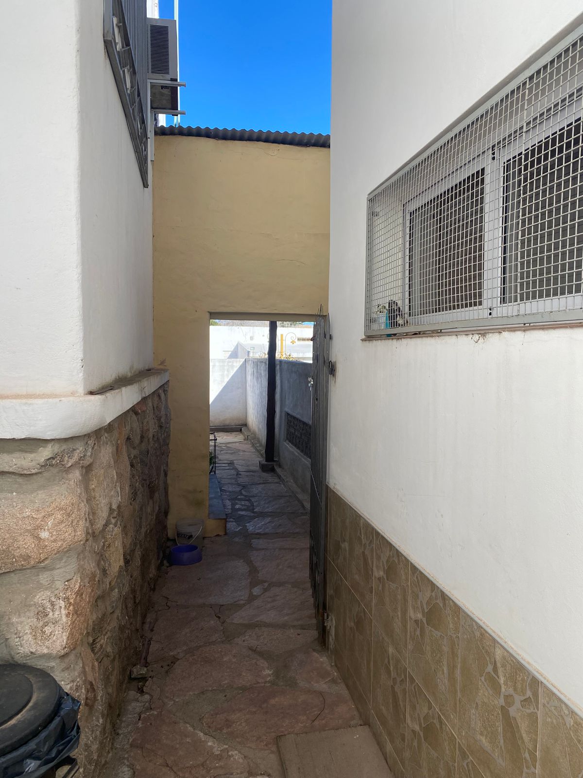 OPORTUNIDAD DE INVERSIÓN Y EMPRENDIMIENTO, CASONA  2 UNIDADES HABITACIONALES CON TODOS LOS SERVICIOS EN PLENO CENTRO DE HUERTA GANDE, PROVINCIA DE CÓR