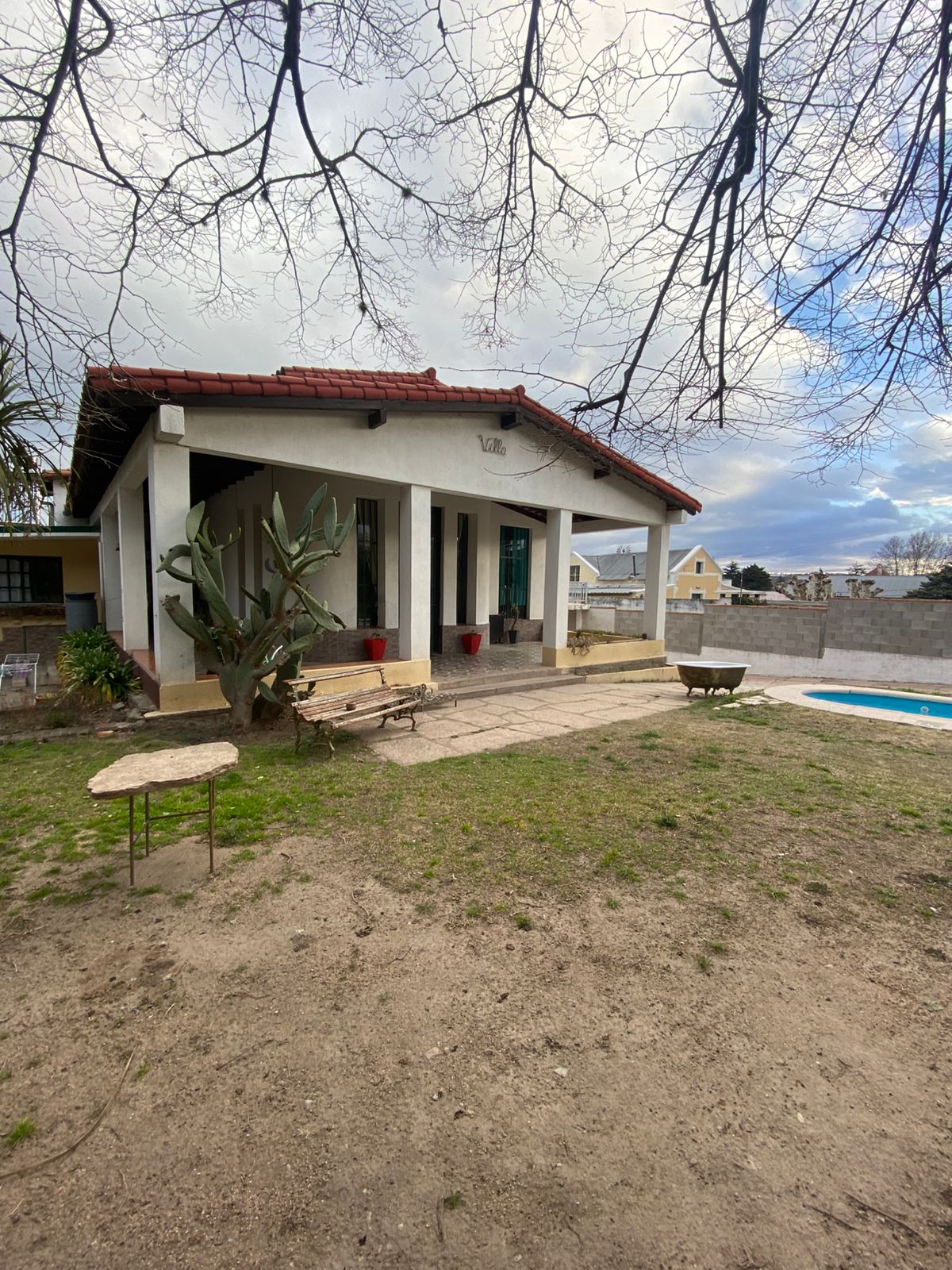 OPORTUNIDAD DE INVERSIÓN Y EMPRENDIMIENTO, CASONA  2 UNIDADES HABITACIONALES CON TODOS LOS SERVICIOS EN PLENO CENTRO DE HUERTA GANDE, PROVINCIA DE CÓR