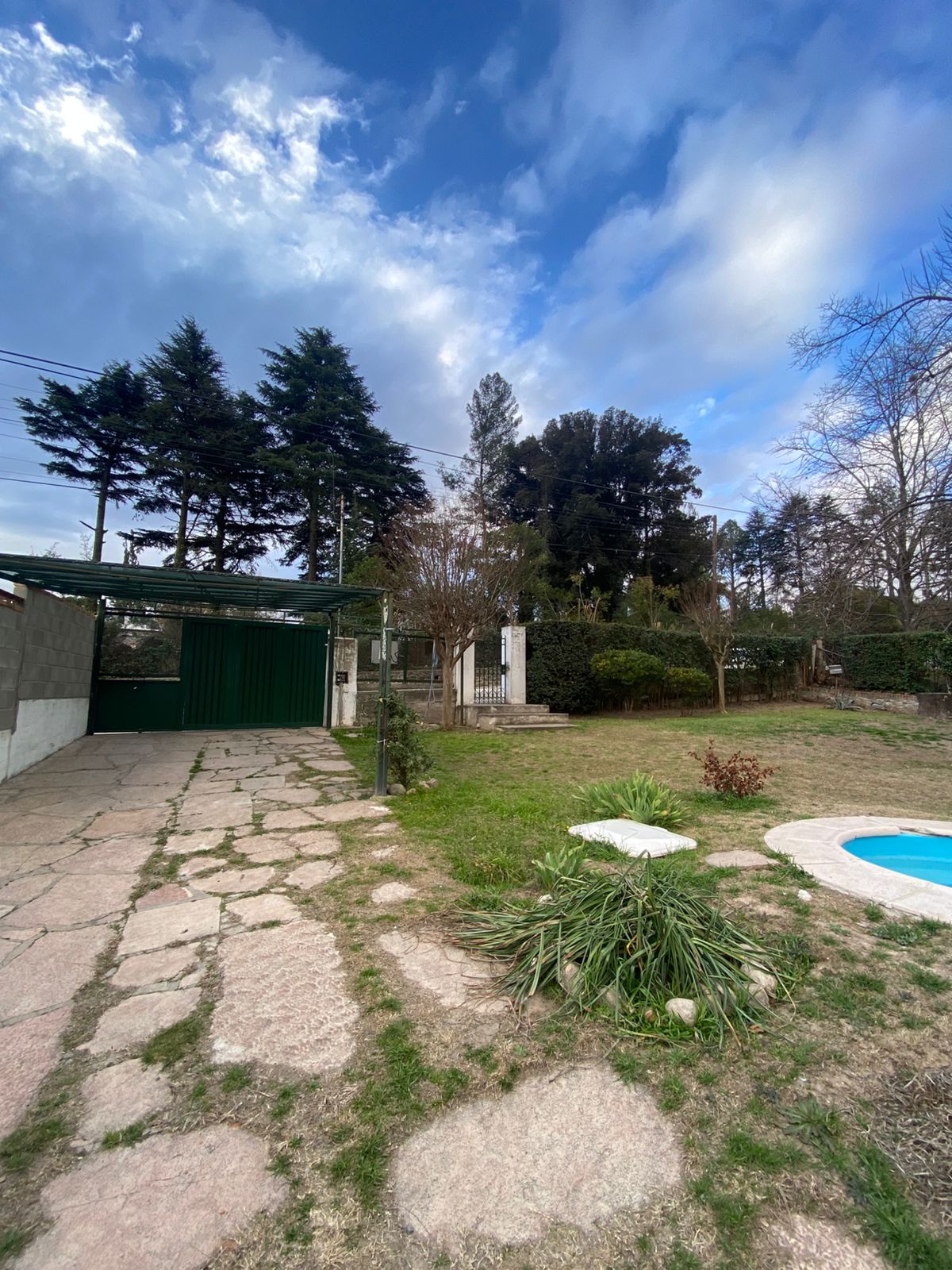 OPORTUNIDAD DE INVERSIÓN Y EMPRENDIMIENTO, CASONA  2 UNIDADES HABITACIONALES CON TODOS LOS SERVICIOS EN PLENO CENTRO DE HUERTA GANDE, PROVINCIA DE CÓR