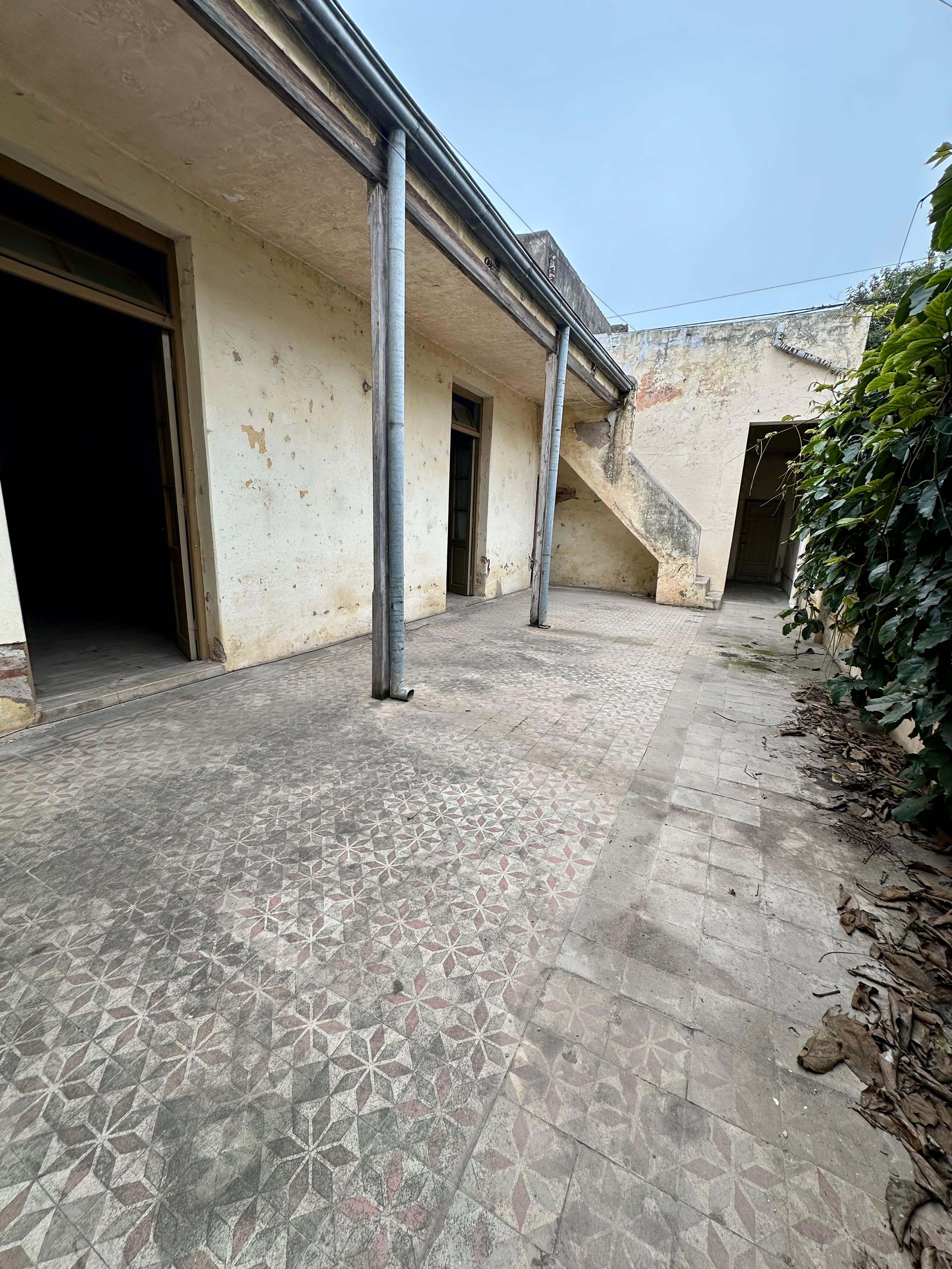 Casa a refaccionar o demoler en Barrio San Vicente