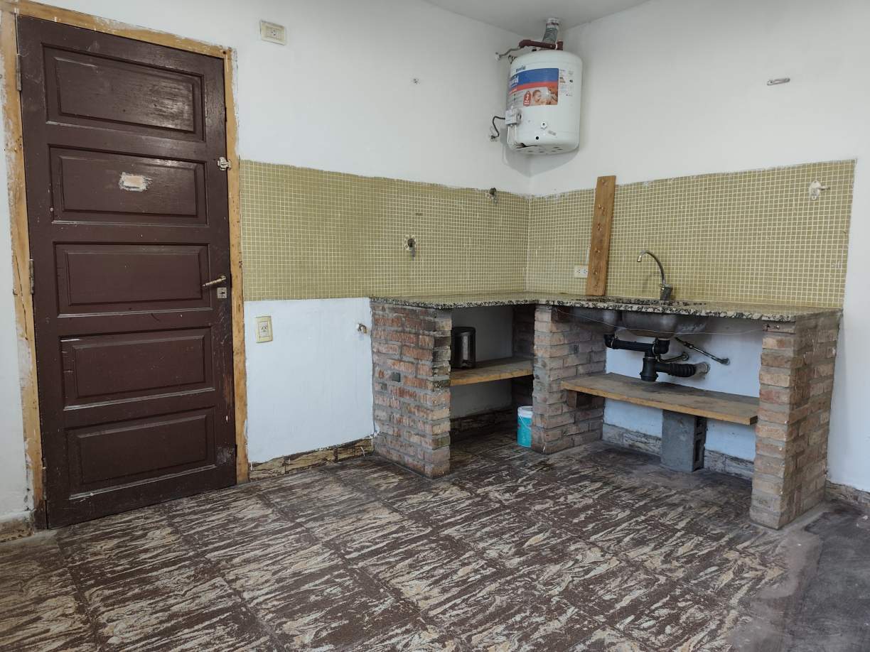 MUDATE AHORA A CENTRO AMERICA! CASA DE DOS DORM A PASOS DE AV. PARRAVICINI