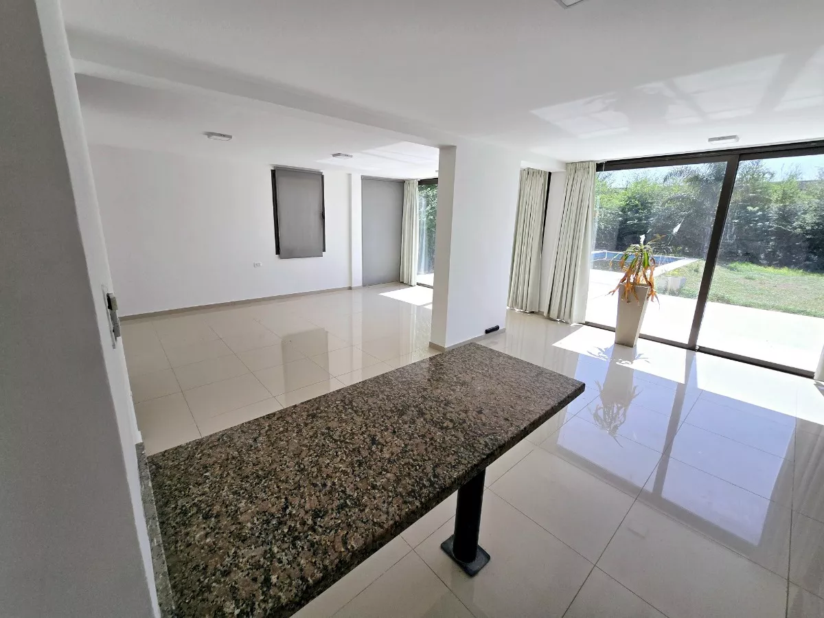 Cerca Carlos Paz Casa 3 dorm en Venta, Lista para Vivir, Fondo NORTE, Pileta