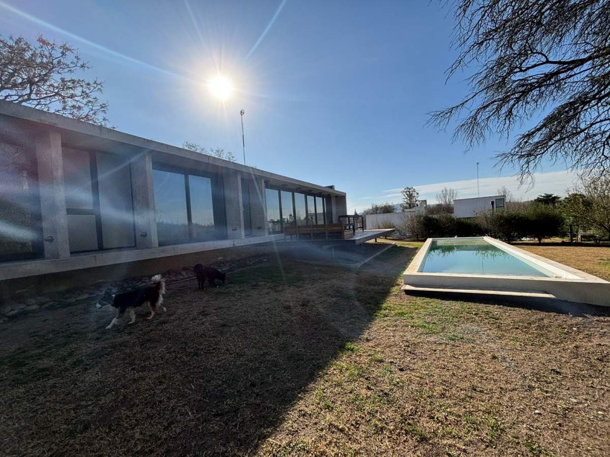 Casa PREMIUN en Venta en Country Valle del Golf (2 dorm)