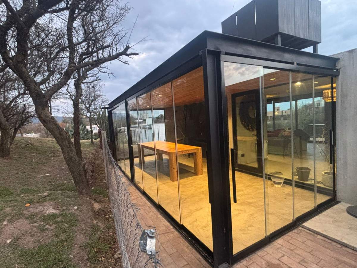 Casa PREMIUN en Venta en Country Valle del Golf (2 dorm)