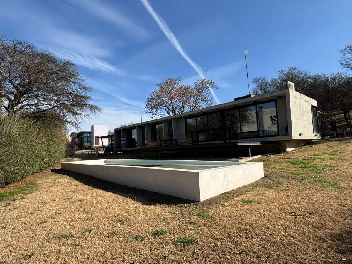 Casa PREMIUN en Venta en Country Valle del Golf (2 dorm)