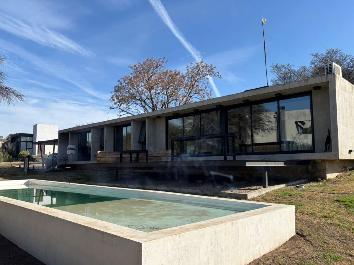 Casa PREMIUN en Venta en Country Valle del Golf (2 dorm)