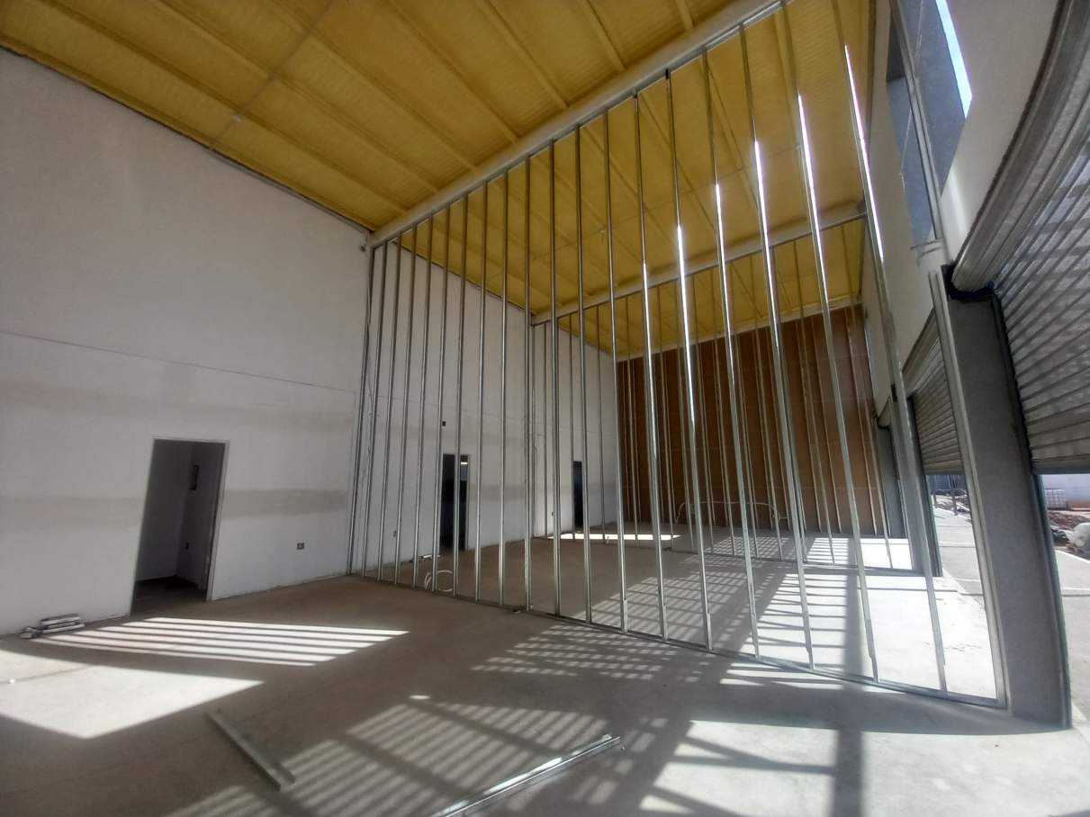 Alquiler Local  Mall Valle Cercano