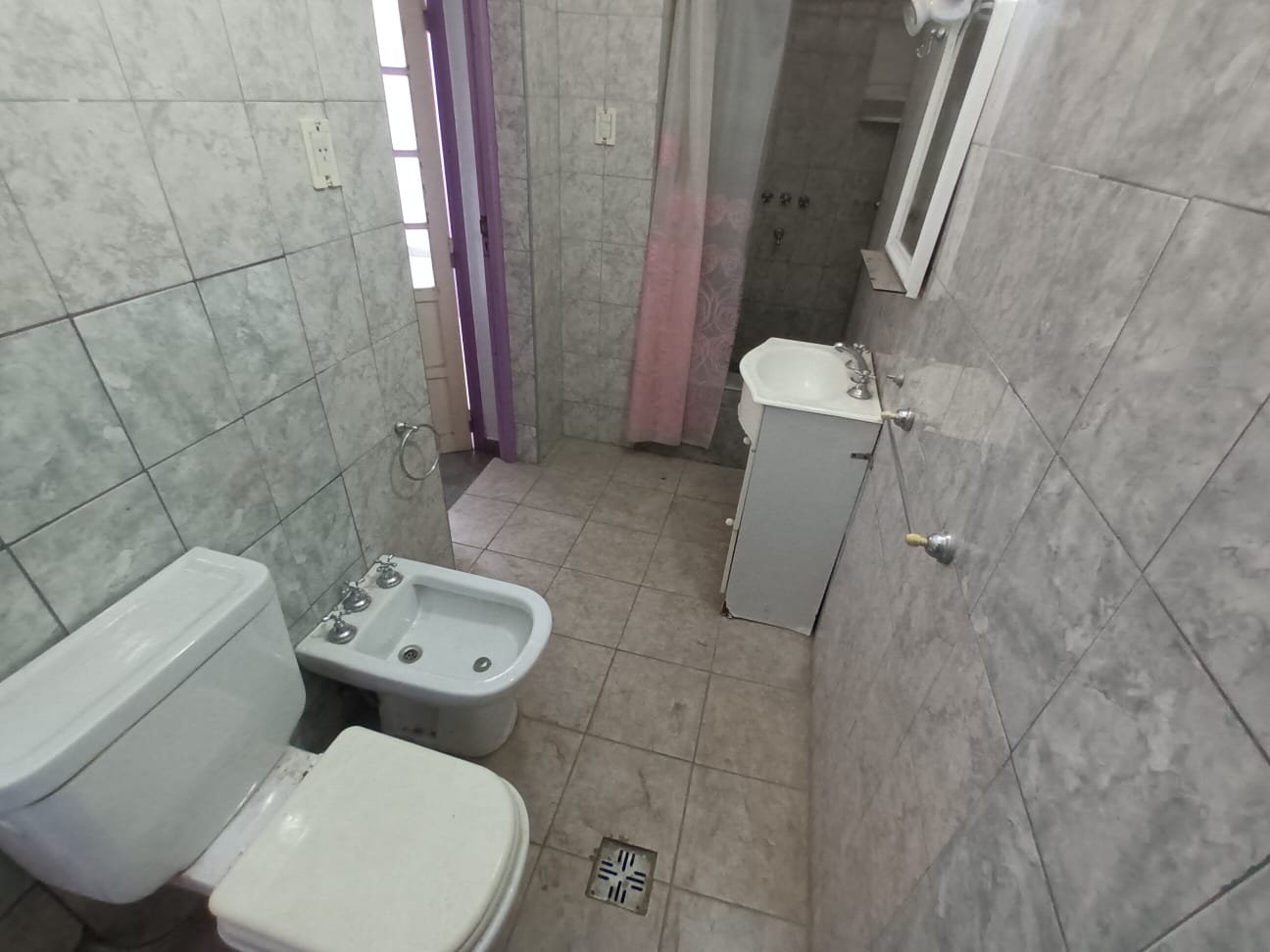 ALQUILAMOS PLANTA ALTA SOBRE SAN JERONIMO SAN VICENTE