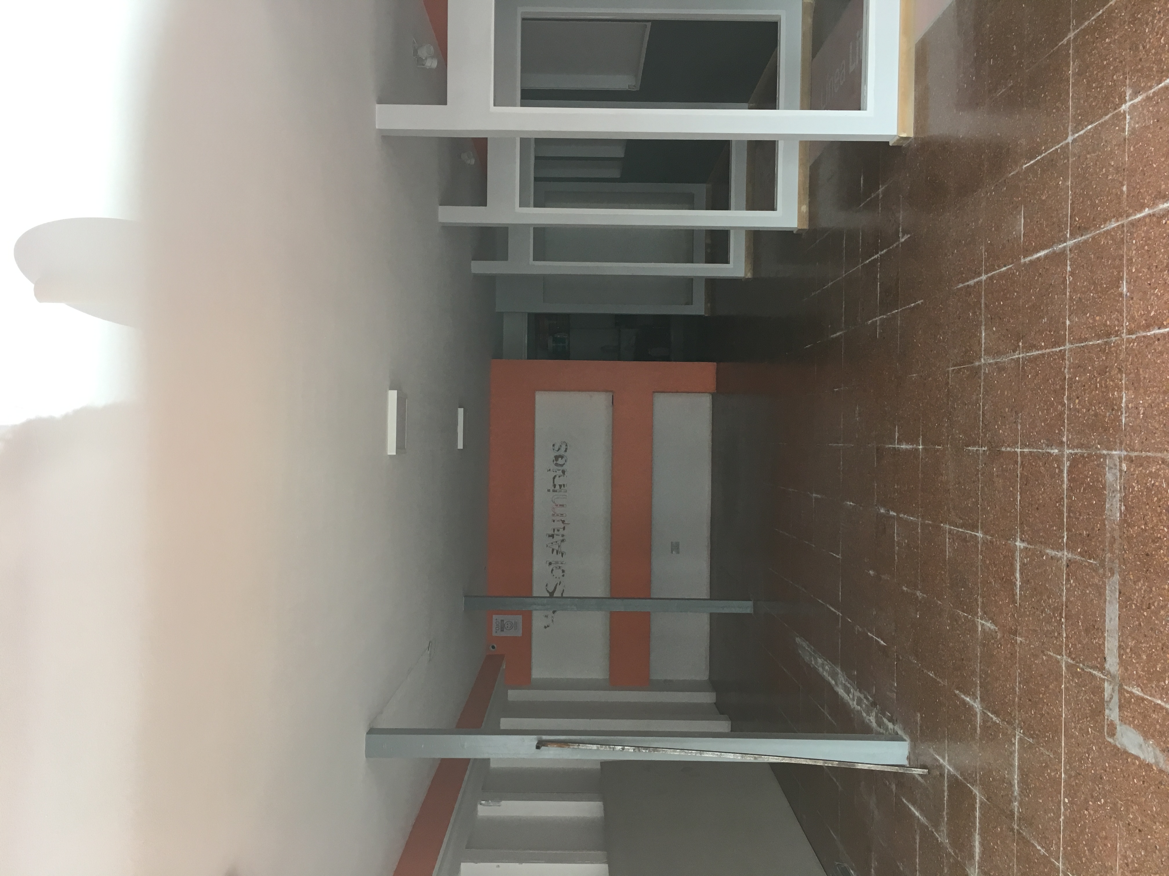 Alquiler de local Zona muy comercial en pleno ctro Alvear 615 zona construccin