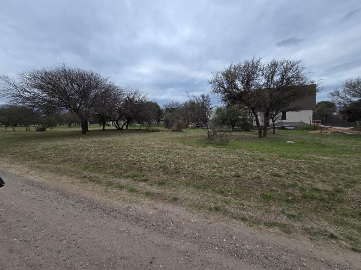 LOTE en Zona ALTA y Plana, Listo para Construir !!   ZONA CONSOLIDADA!!