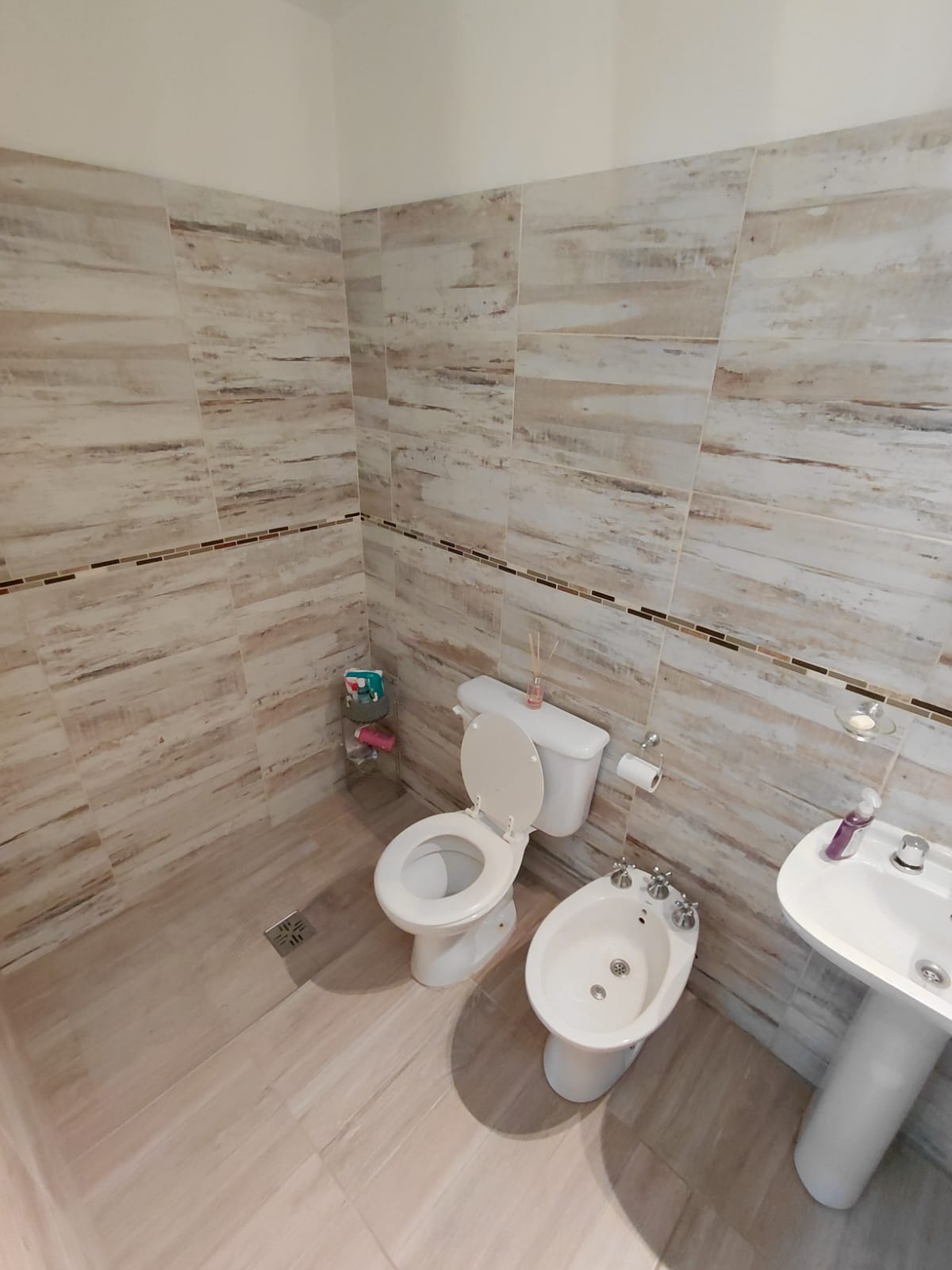 VENDO CASA 4 DORMITORIOS- APTA CREDITO HIPOTECARIO -BARRIO PRIMERO DE MAYO