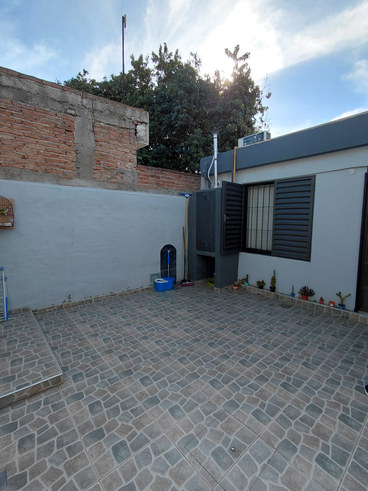 VENDO CASA 4 DORMITORIOS- APTA CREDITO HIPOTECARIO -BARRIO PRIMERO DE MAYO
