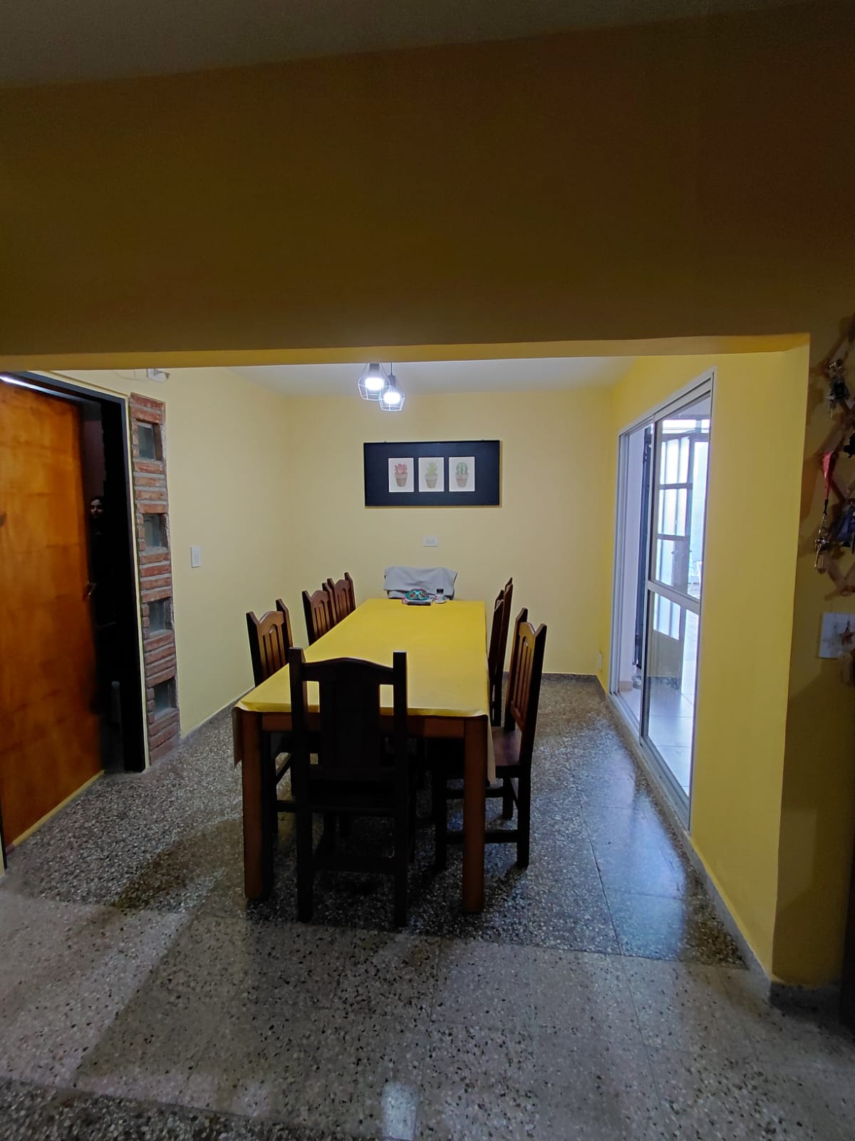 VENDO CASA 4 DORMITORIOS- APTA CREDITO HIPOTECARIO -BARRIO PRIMERO DE MAYO