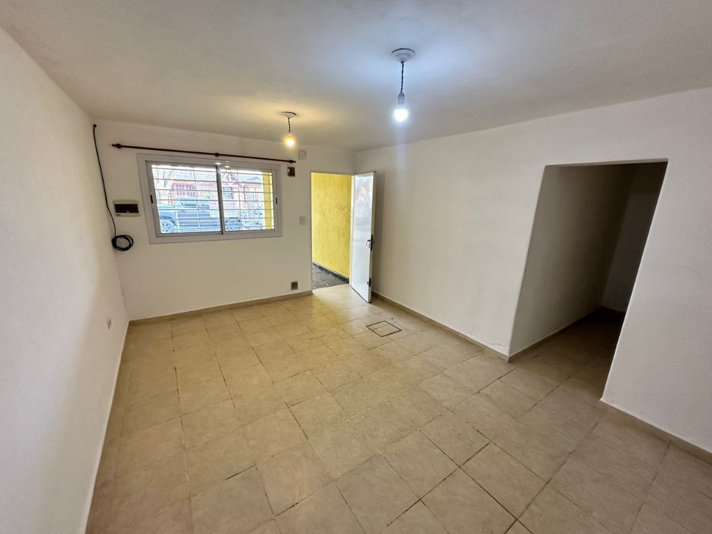 Casa en alquiler en B Inaudi 2 dormitorios