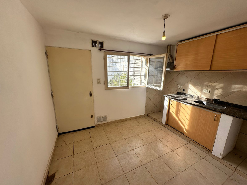 Casa en alquiler en B Inaudi 2 dormitorios