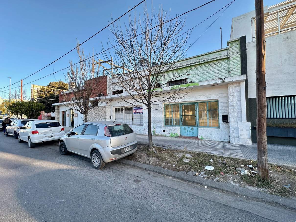 VENTA PROPIEDAD EXCLUSIVA FRENTE A MUJER URBANA