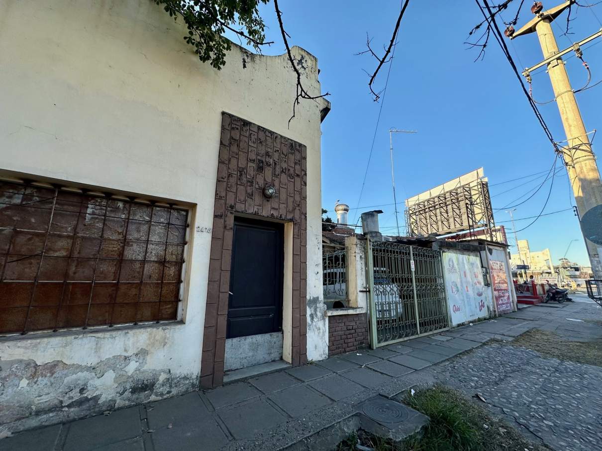 VENTA PROPIEDAD EXCLUSIVA FRENTE A MUJER URBANA