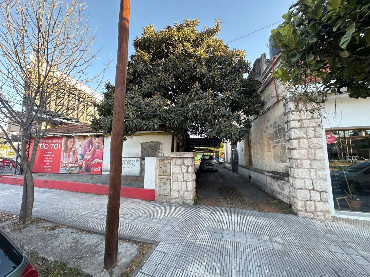 VENTA PROPIEDAD EXCLUSIVA FRENTE A MUJER URBANA