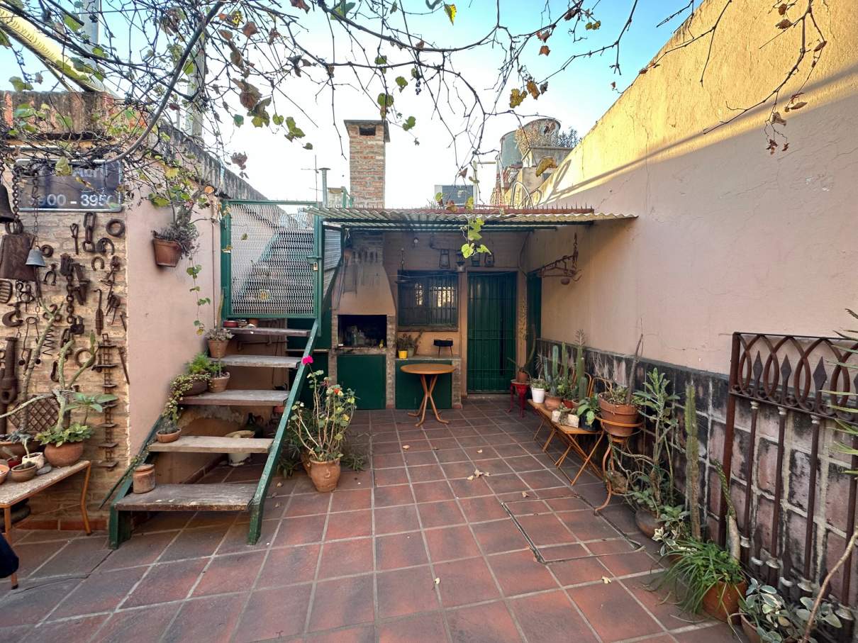 VENTA PROPIEDAD EXCLUSIVA FRENTE A MUJER URBANA