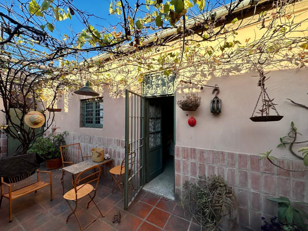 VENTA PROPIEDAD EXCLUSIVA FRENTE A MUJER URBANA