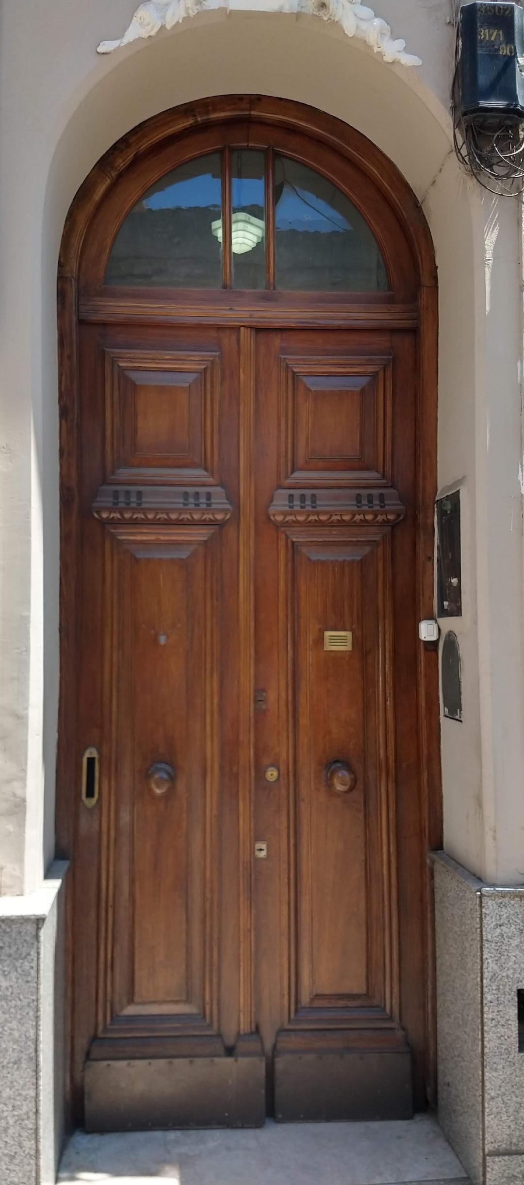 CASONA EN PLANTA BAJA - 8 HABITACIONES