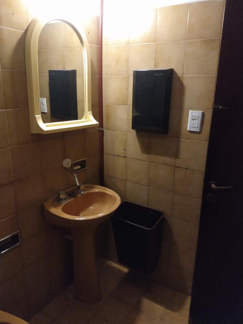 CASONA EN PLANTA BAJA - 8 HABITACIONES