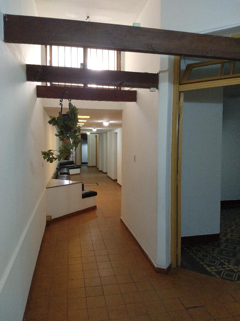 CASONA EN PLANTA BAJA - 8 HABITACIONES