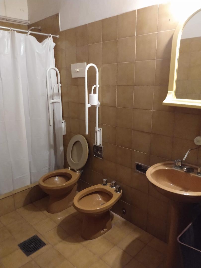 CASONA EN PLANTA BAJA - 8 HABITACIONES