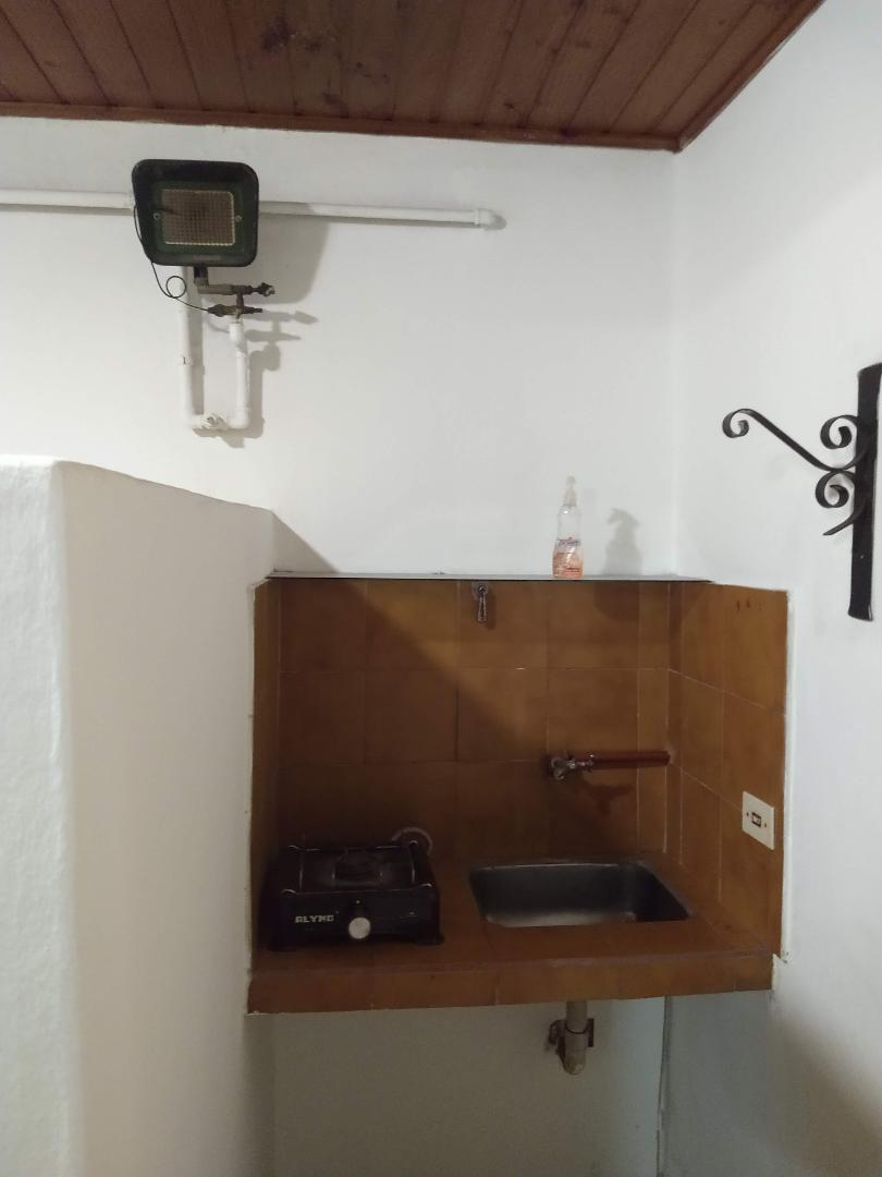 CASONA EN PLANTA BAJA - 8 HABITACIONES