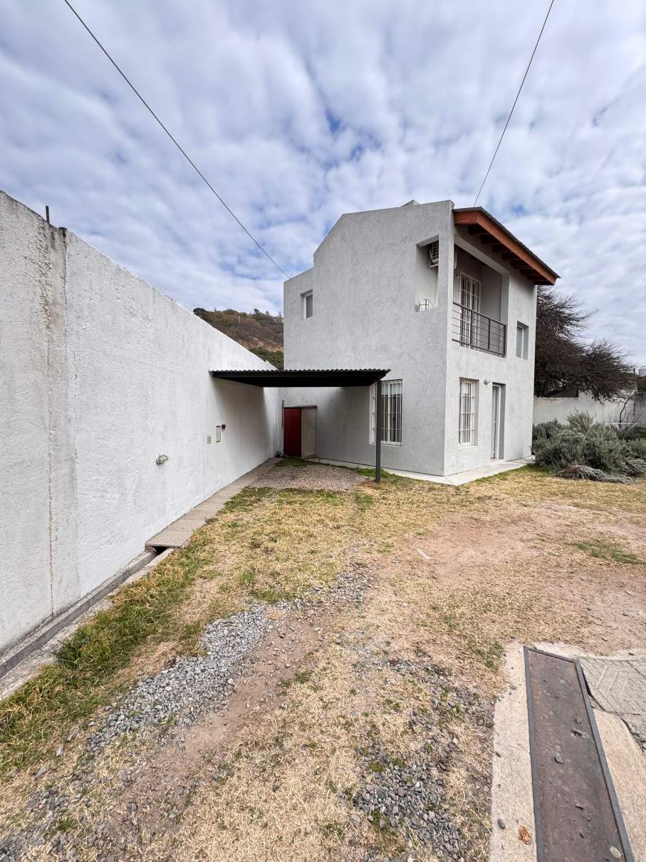 DUPLEX E MINUTOS DEL CENTRO - 1DORM C ESCR Y C COCHERA y PATIO CON ASADOR!- LO VEMOS?