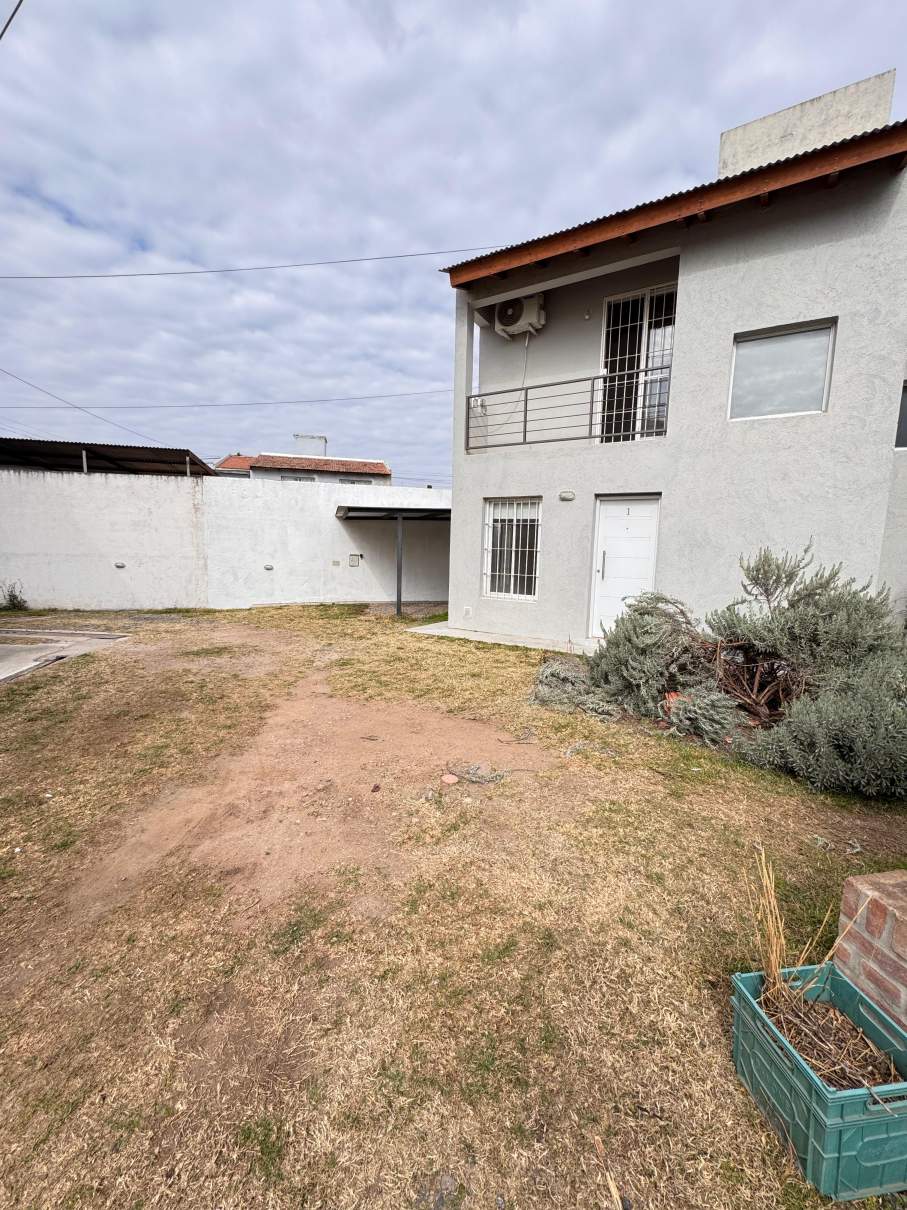 DUPLEX E MINUTOS DEL CENTRO - 1DORM C ESCR Y C COCHERA y PATIO CON ASADOR!- LO VEMOS?