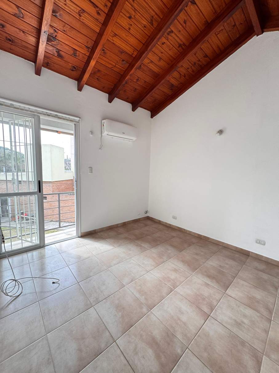 DUPLEX E MINUTOS DEL CENTRO - 1DORM C ESCR Y C COCHERA y PATIO CON ASADOR!- LO VEMOS?