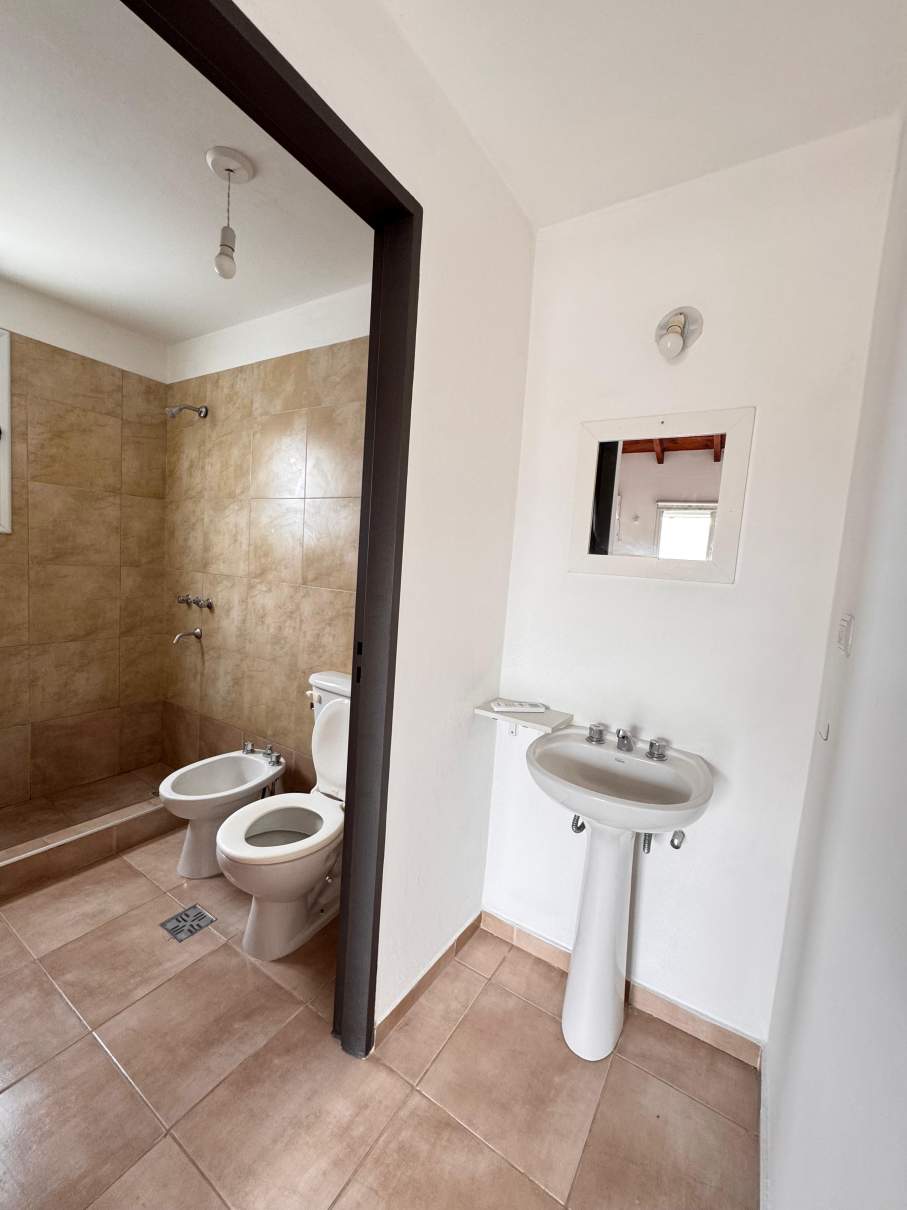 DUPLEX E MINUTOS DEL CENTRO - 1DORM C ESCR Y C COCHERA y PATIO CON ASADOR!- LO VEMOS?