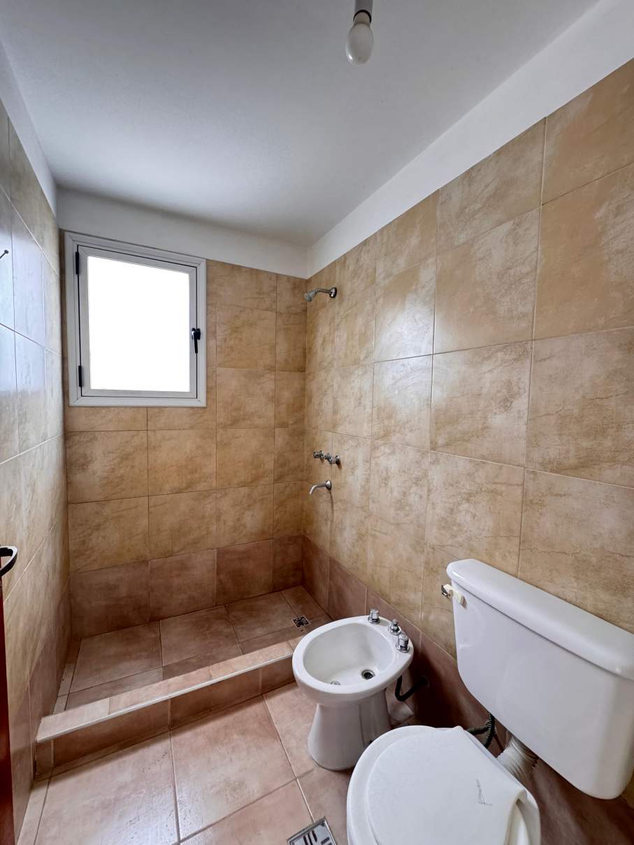 DUPLEX E MINUTOS DEL CENTRO - 1DORM C ESCR Y C COCHERA y PATIO CON ASADOR!- LO VEMOS?