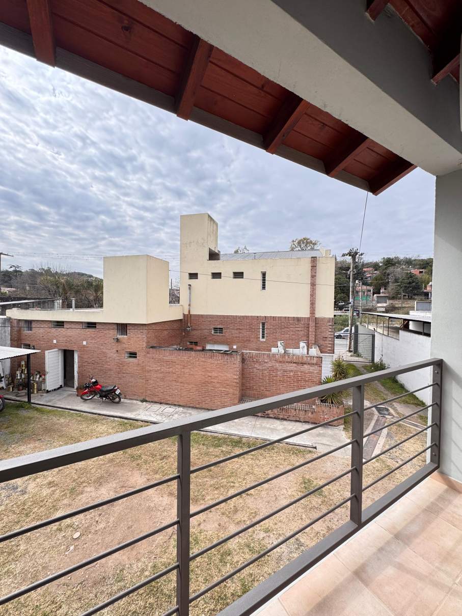 DUPLEX E MINUTOS DEL CENTRO - 1DORM C ESCR Y C COCHERA y PATIO CON ASADOR!- LO VEMOS?