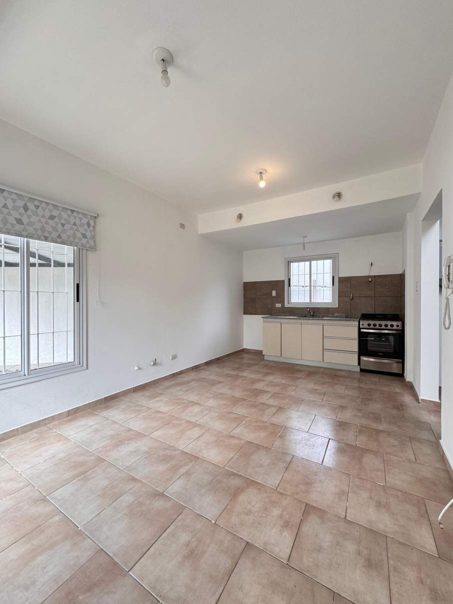 DUPLEX E MINUTOS DEL CENTRO - 1DORM C ESCR Y C COCHERA y PATIO CON ASADOR!- LO VEMOS?