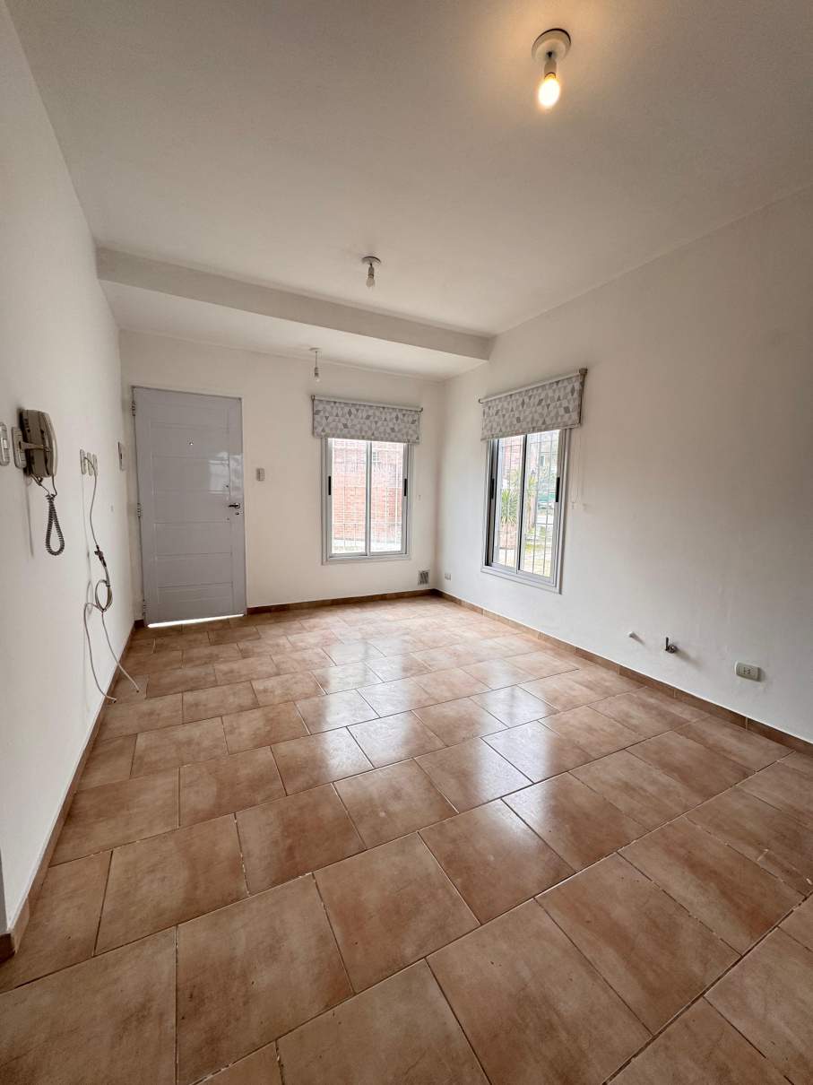 DUPLEX E MINUTOS DEL CENTRO - 1DORM C ESCR Y C COCHERA y PATIO CON ASADOR!- LO VEMOS?