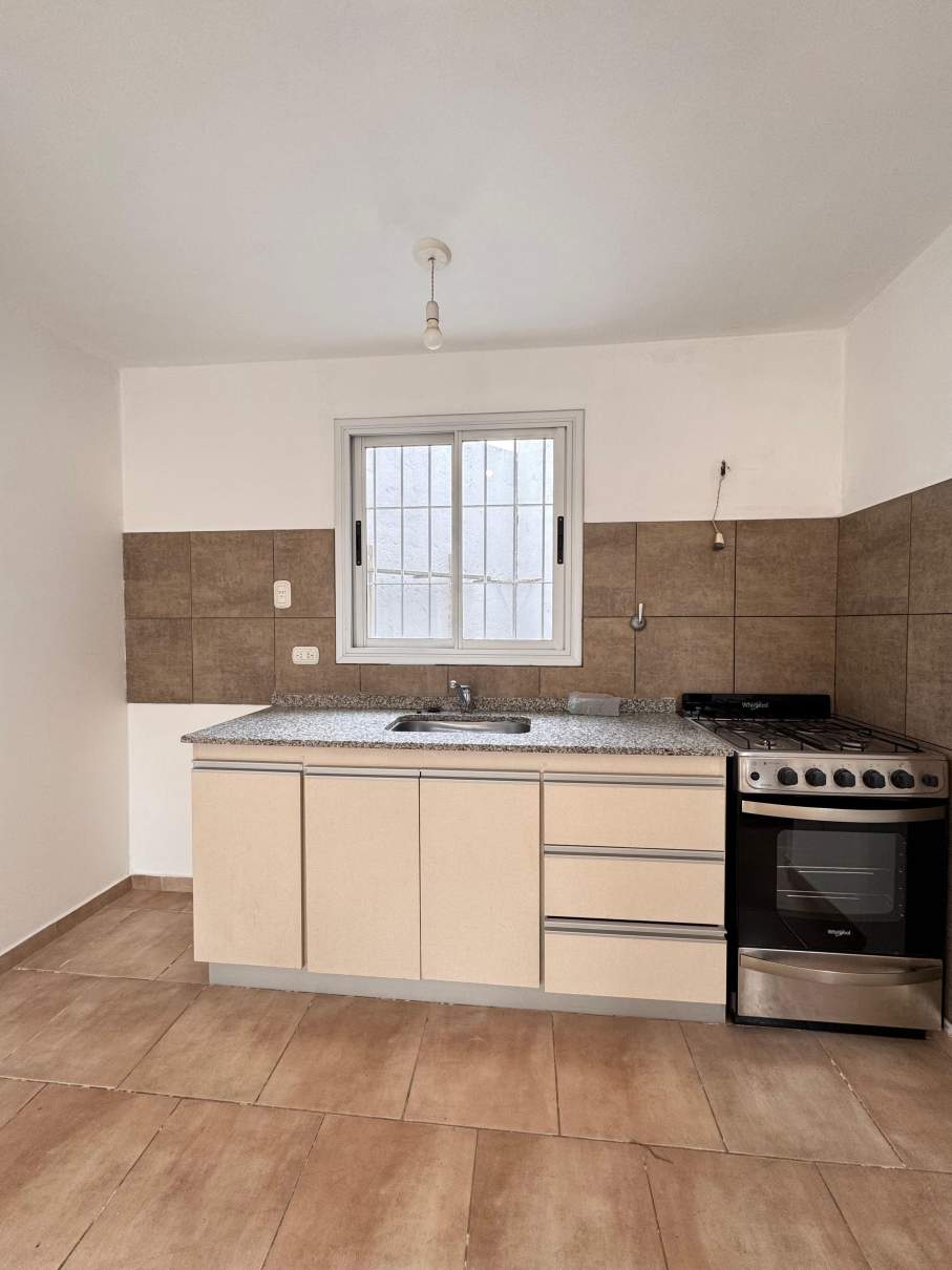 DUPLEX E MINUTOS DEL CENTRO - 1DORM C ESCR Y C COCHERA y PATIO CON ASADOR!- LO VEMOS?
